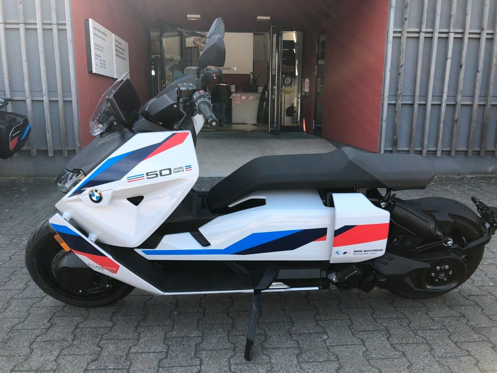 BMW CE 04