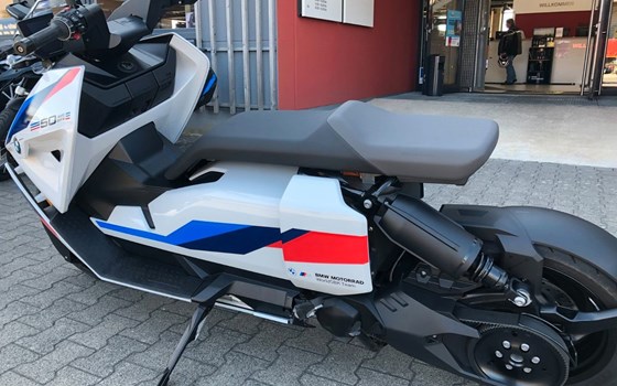 Gebrauchtmotorrad BMW CE 04 - Bild 3