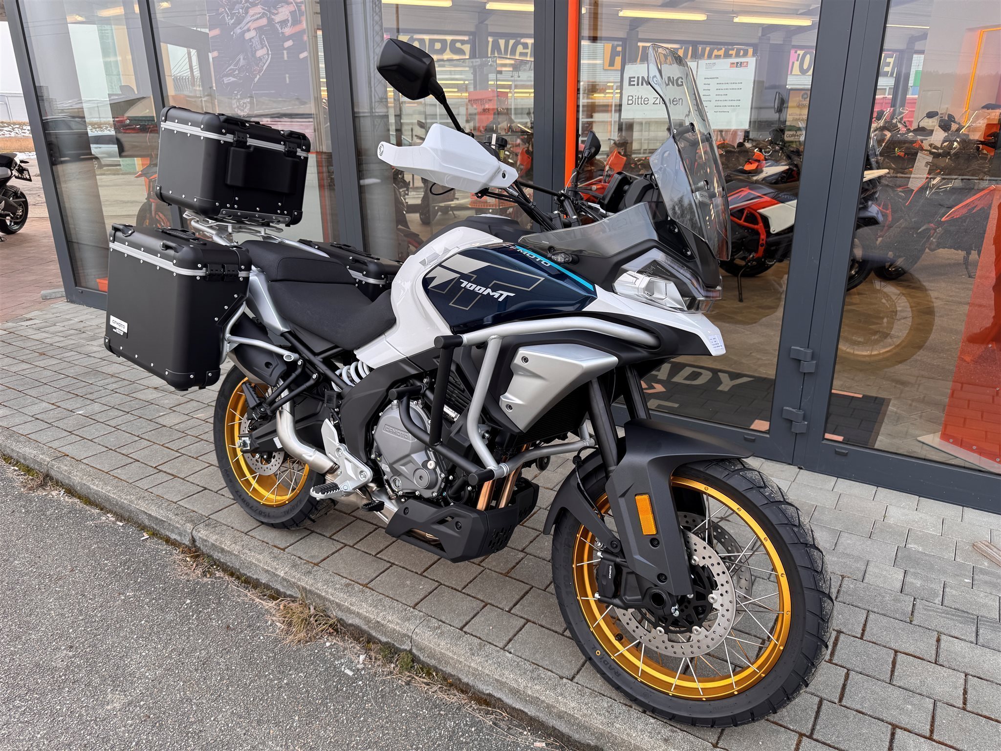 CFMOTO 700MT