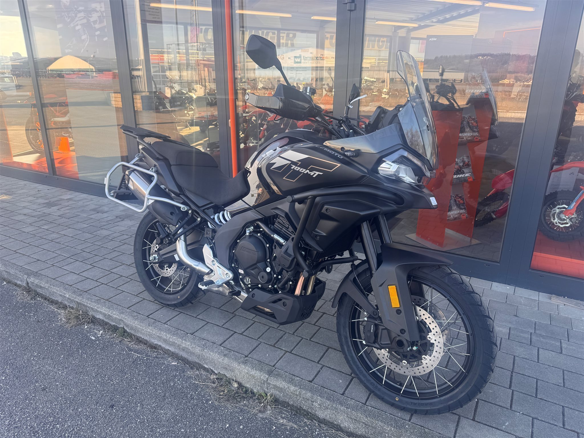 CFMOTO 700MT