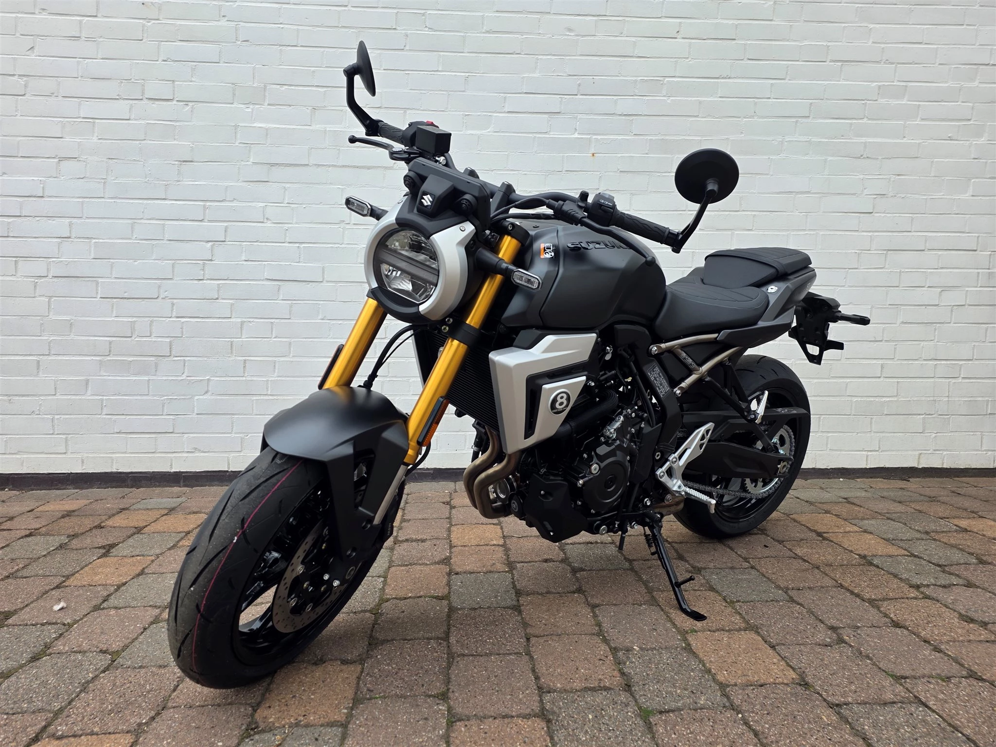 Suzuki GSX-8T