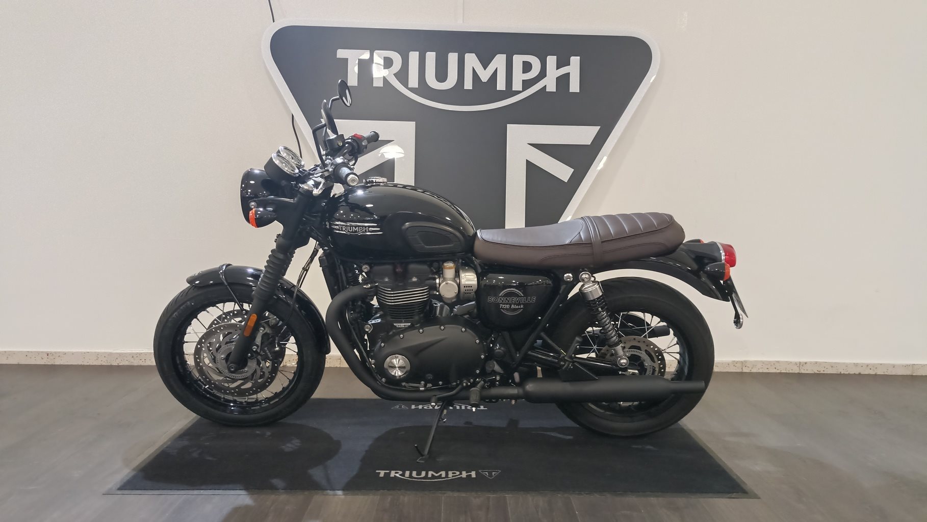 Triumph Bonneville T120 Black 