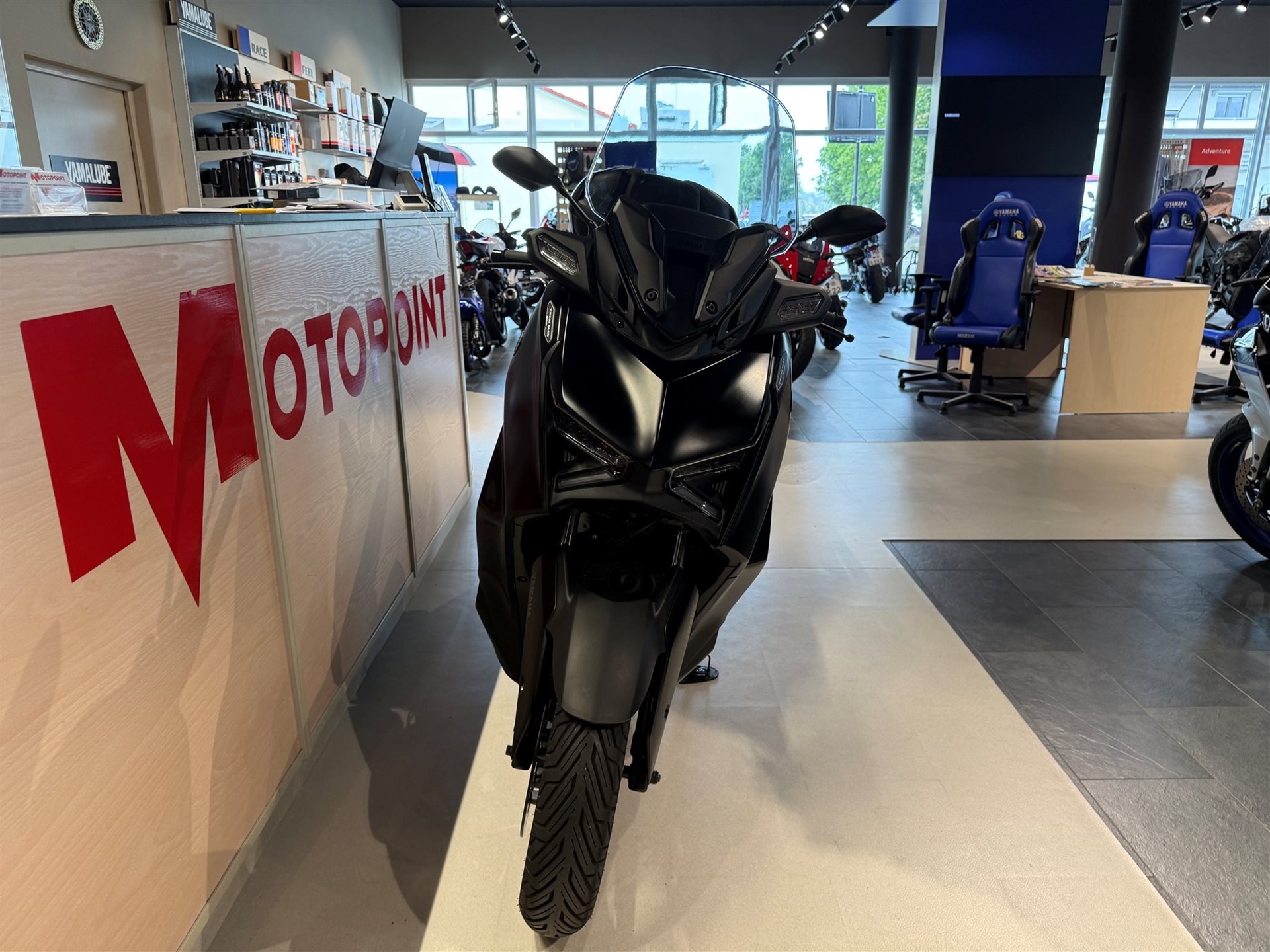 Yamaha XMAX 300 Tech MAX, inkl. Topcase