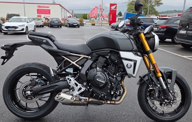 Suzuki GSX-8T