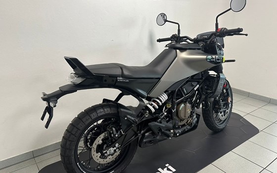 Gebrauchtmotorrad Husqvarna Svartpilen 401 - Bild 4