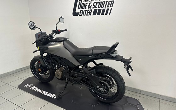 Gebrauchtmotorrad Husqvarna Svartpilen 401 - Bild 9