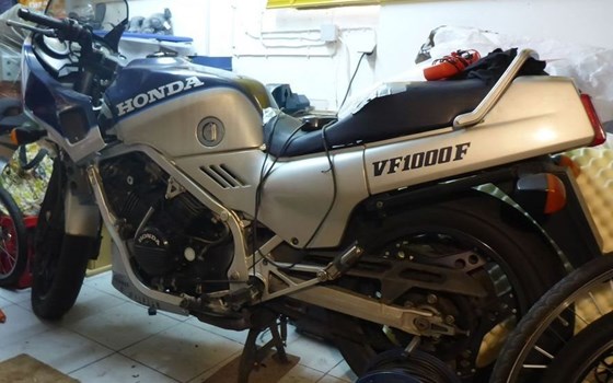 Gebrauchtmotorrad Honda VF 1000 F - Bild 2