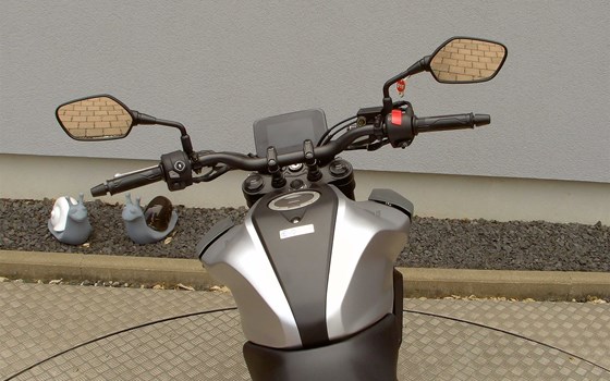 Gebrauchtmotorrad Honda CB125R - Bild 10