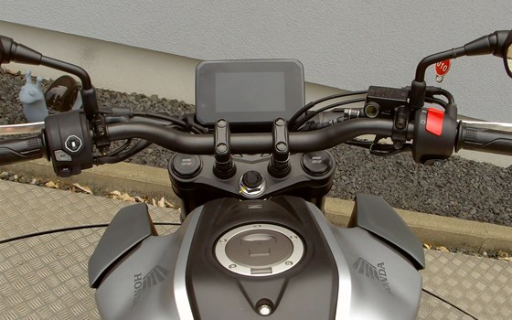 Gebrauchtmotorrad Honda CB125R - Bild 12