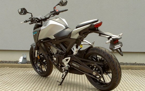 Gebrauchtmotorrad Honda CB125R - Bild 6