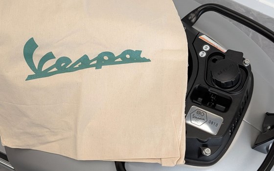 Neufahrzeug Vespa GTS 310 Edizione Ottantesimo - Bild 12