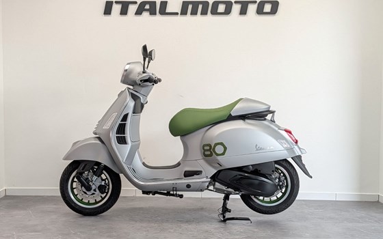 Neufahrzeug Vespa GTS 310 Edizione Ottantesimo - Bild 3
