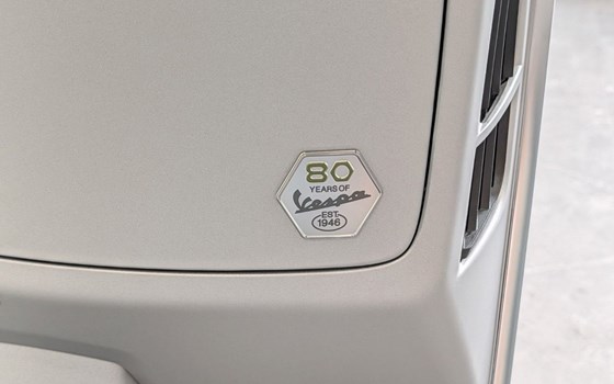 Neufahrzeug Vespa GTS 310 Edizione Ottantesimo - Bild 7