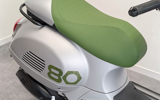 Neufahrzeug Vespa GTS 310 Edizione Ottantesimo - Bild 8
