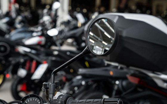 Neufahrzeug Kawasaki Z900 RS Black Ball Edition - Bild 16