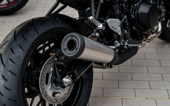 Neufahrzeug Kawasaki Z900 RS Black Ball Edition - Bild 9