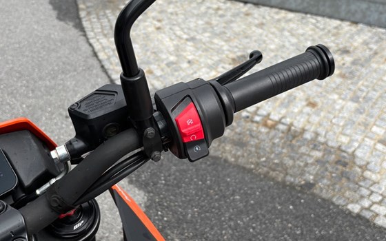 Gebrauchtmotorrad KTM 125 SMC R - Bild 10
