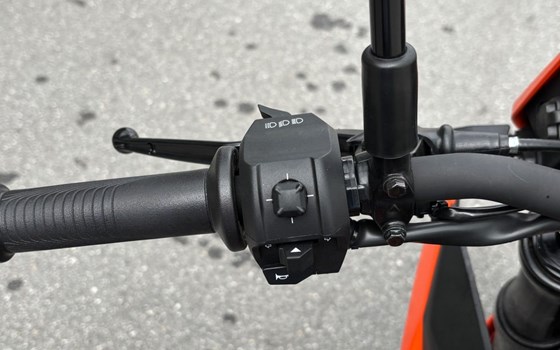 Gebrauchtmotorrad KTM 125 SMC R - Bild 9