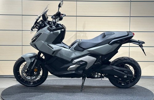 Neumotorrad Honda X-ADV
