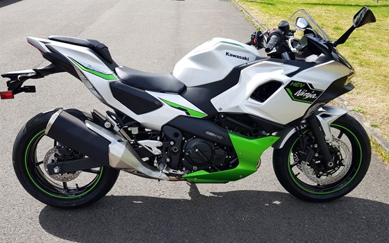 Neufahrzeug Kawasaki Ninja 7 Hybrid - Bild 4