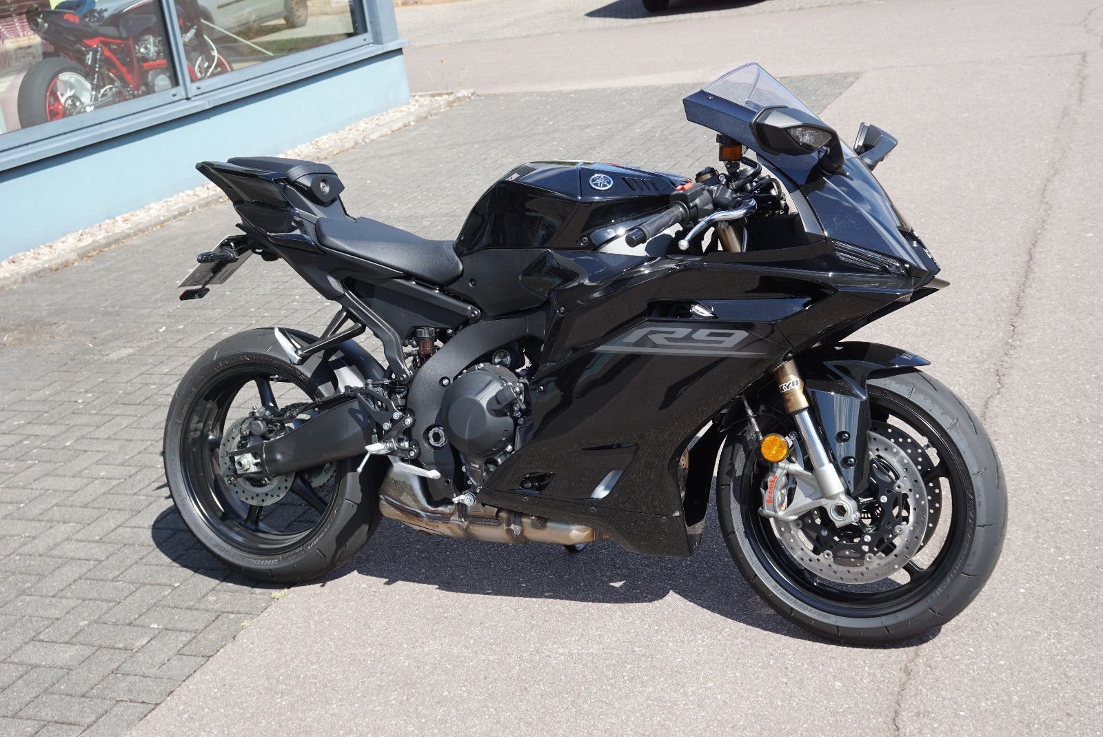 Yamaha R9
