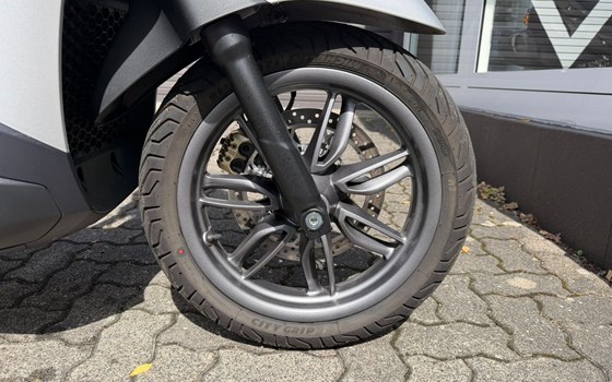 Gebrauchtmotorrad Piaggio Beverly 400 hpe - Bild 13