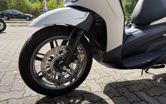 Gebrauchtmotorrad Piaggio Beverly 400 hpe - Bild 8
