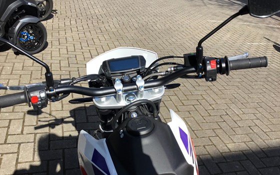 Gebrauchtmotorrad Aprilia SX 125 - Bild 8