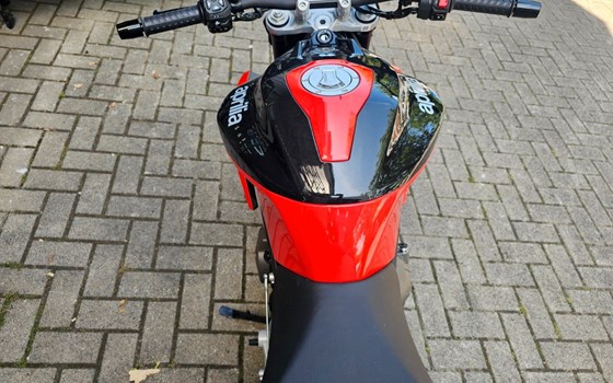 Gebrauchtmotorrad Aprilia Tuono 457 - Bild 10