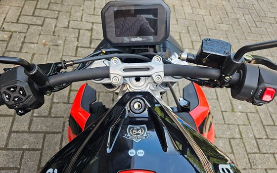 Gebrauchtmotorrad Aprilia Tuono 457 - Bild 12