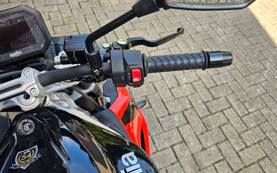 Gebrauchtmotorrad Aprilia Tuono 457 - Bild 13