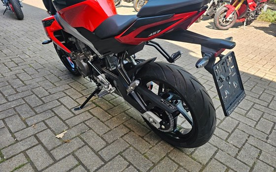 Gebrauchtmotorrad Aprilia Tuono 457 - Bild 9