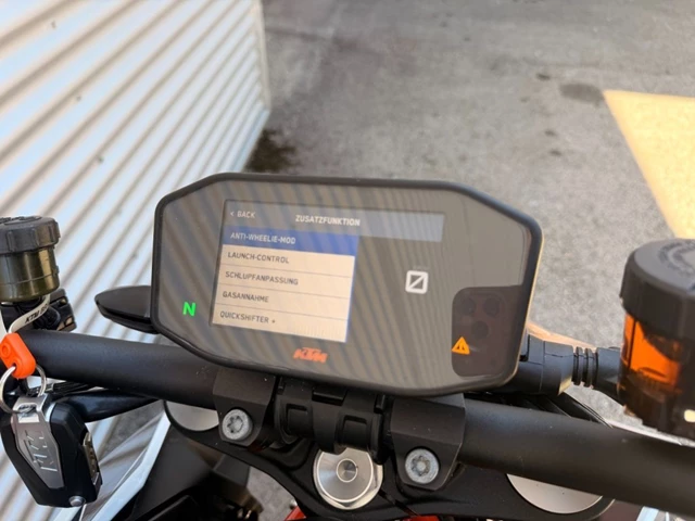 KTM 1290 Super Duke R (weiss) - Bild 5