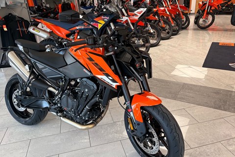 Naked Bikes bis 800ccm