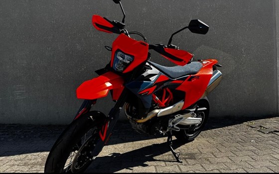 Gebrauchtmotorrad KTM 690 SMC R - Bild 1