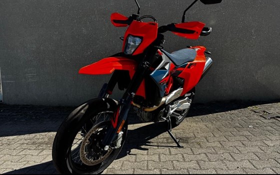 Gebrauchtmotorrad KTM 690 SMC R - Bild 2