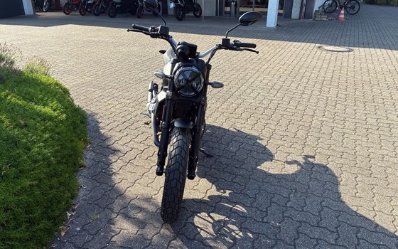 Gebrauchtmotorrad Ducati Scrambler Icon Dark - Bild 3