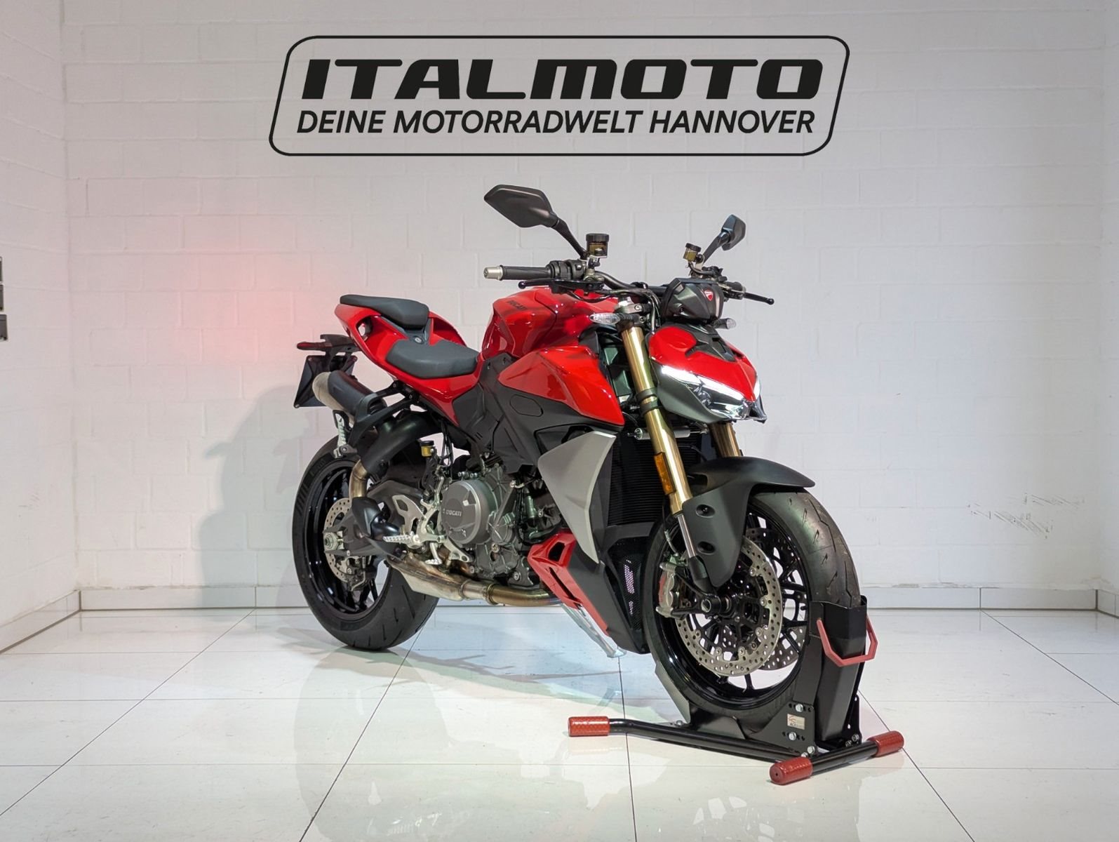 Ducati Streetfighter V2