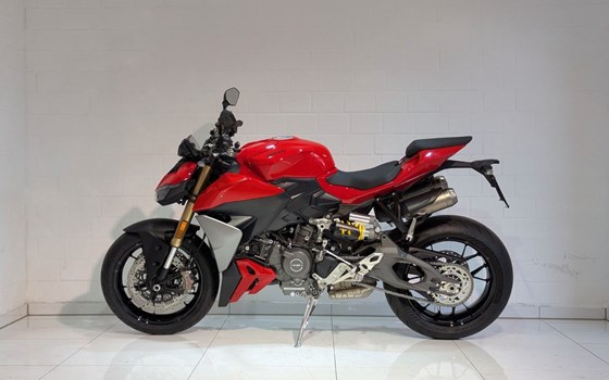 Gebrauchtmotorrad Ducati Streetfighter V2 - Bild 3