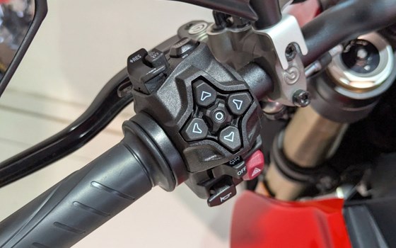 Gebrauchtmotorrad Ducati Streetfighter V2 - Bild 6