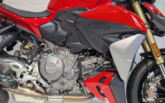 Gebrauchtmotorrad Ducati Streetfighter V2 - Bild 9