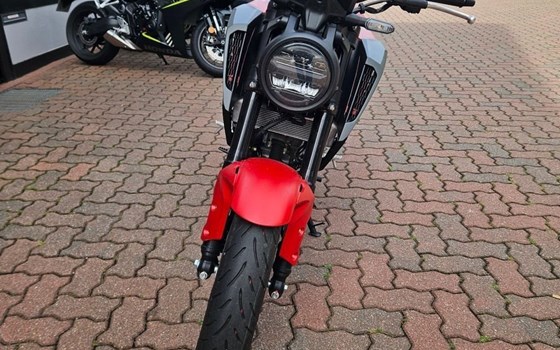 Gebrauchtmotorrad Honda CB125R - Bild 6