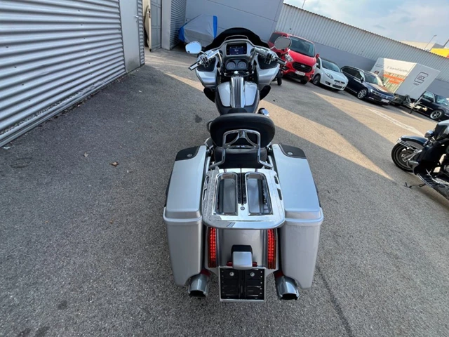 Harley-Davidson CVO Road Glide FLTRXSE (silber) - Bild 11