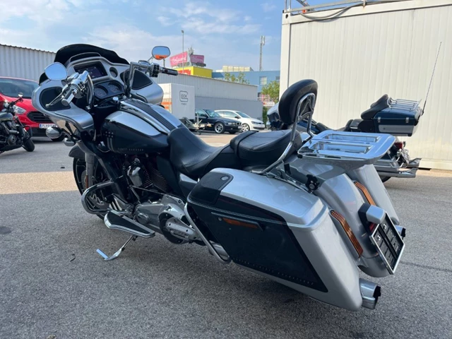Harley-Davidson CVO Road Glide FLTRXSE (silber) - Bild 12