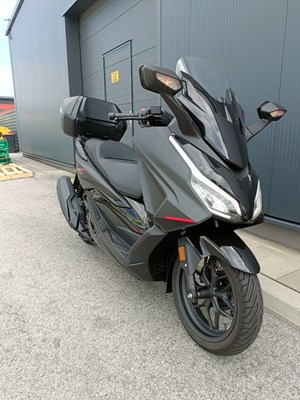 Honda Forza 350 (MATT CYNOS GREY METALLIC) - Bild 6