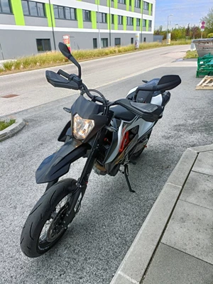 KTM 690 SMC R (weiß) - Bild 6