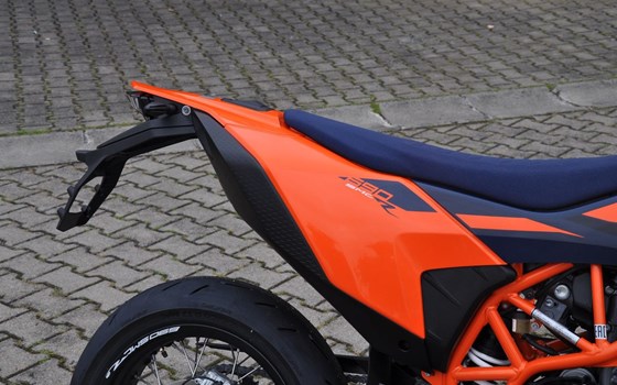 Gebrauchtmotorrad KTM 690 SMC R - Bild 12
