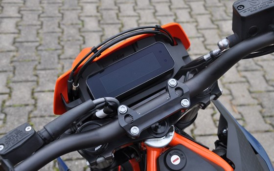 Gebrauchtmotorrad KTM 690 SMC R - Bild 7