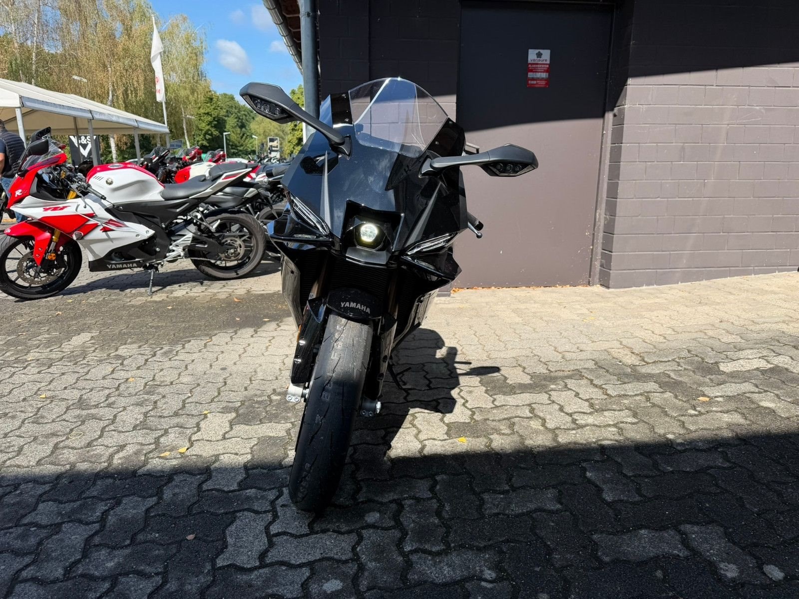 Yamaha R9