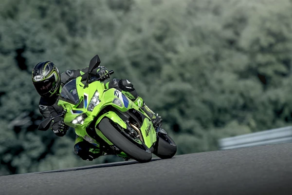 Kawasaki Ninja ZX-4RR (Metallic Matte Carbon Gray / Metallic Spark Black ) - Bild 6